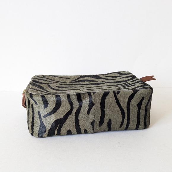 NWT Madewell Transport Camera Crossbody Tiger Calf Hair Edition Olive Green - Picture 3 of 4